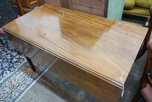 A George III mahogany drop leaf dining table, 120cm extended, width 22cm, height 75cm